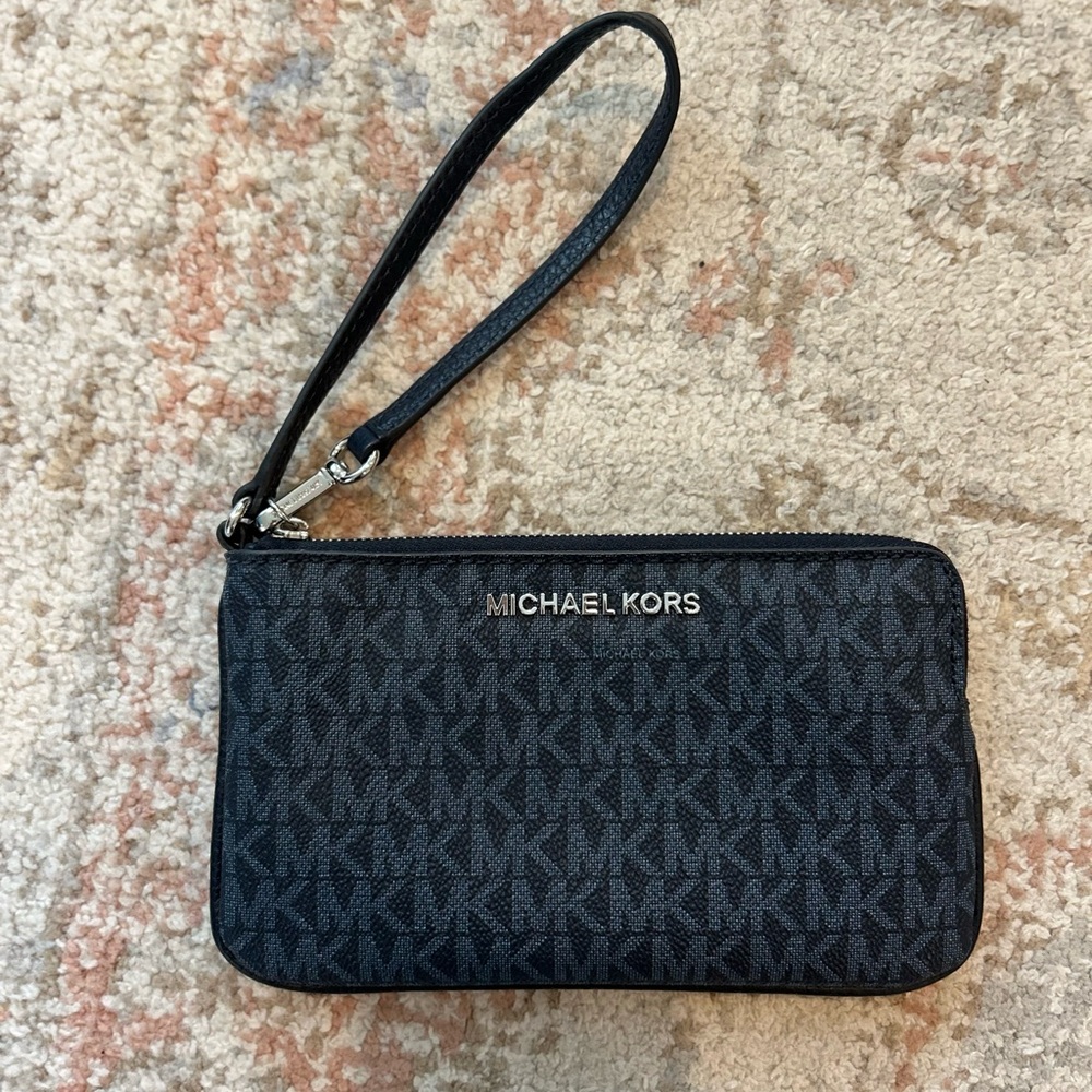 Michael Kors Jet Set Travel Large Logo Wristlet - Navy Blue